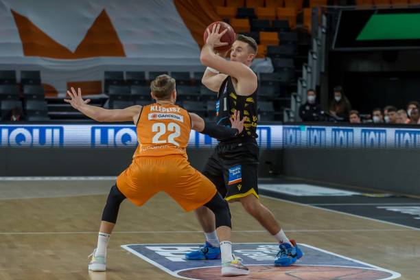 的比拼中 的比拼中